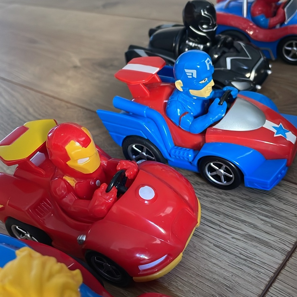 Marvel Characters Pull-Back Cars - Picture 5 of 9